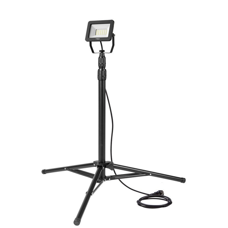 NEO TOOLS Single floodlight 30W SMD LED 2550lm 230V on a 1.8m tripod with cable — 99-059